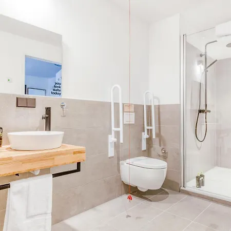 Limehome Annastrasse 3*