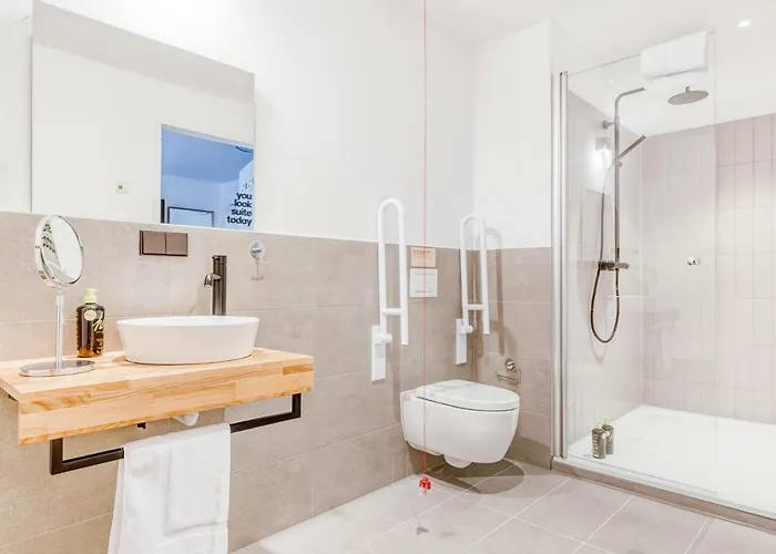 Limehome Annastrasse 3*